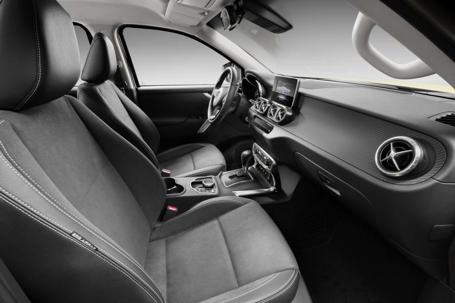 Интерьер Mercedes-Benz X-Class Progressive (Br.470) 2017 года  (WW) (фото 47 из 48)